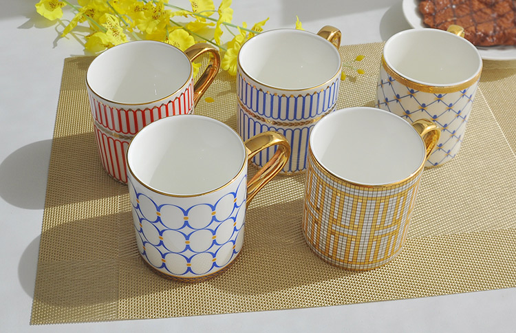 What is the main glaze for porcelain cups