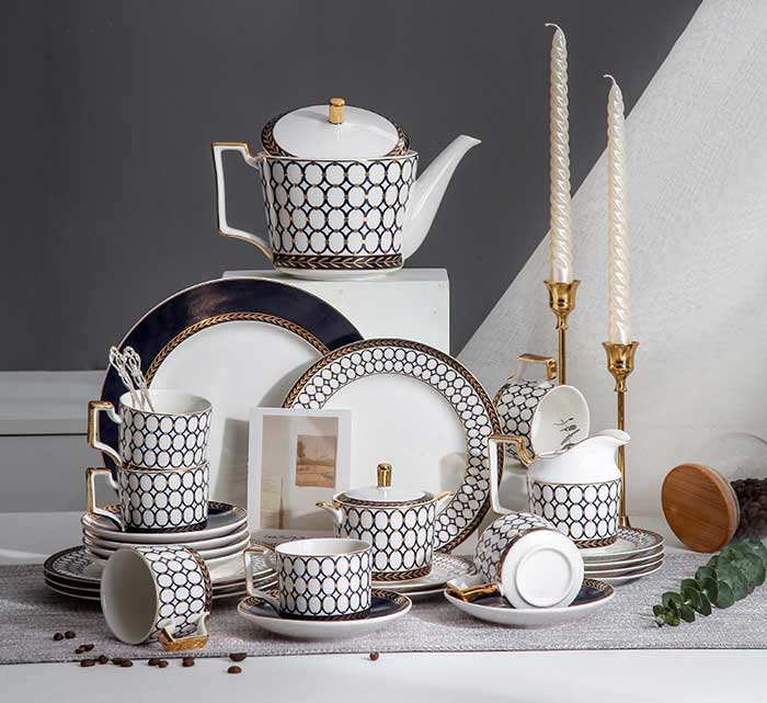 What are the reasons for the popularity of bone china dinnerware