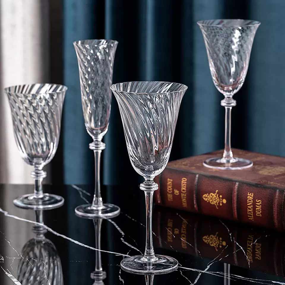 Optical Design Ribbed Crystal Wine Glass Set