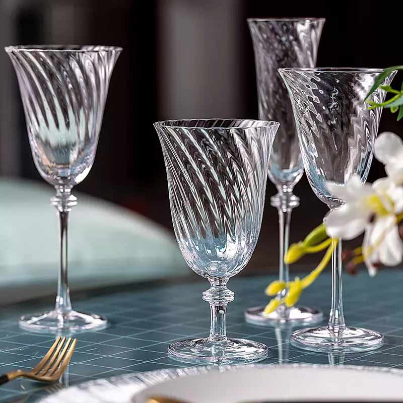 Optical Design Ribbed Crystal Wine Glass Set